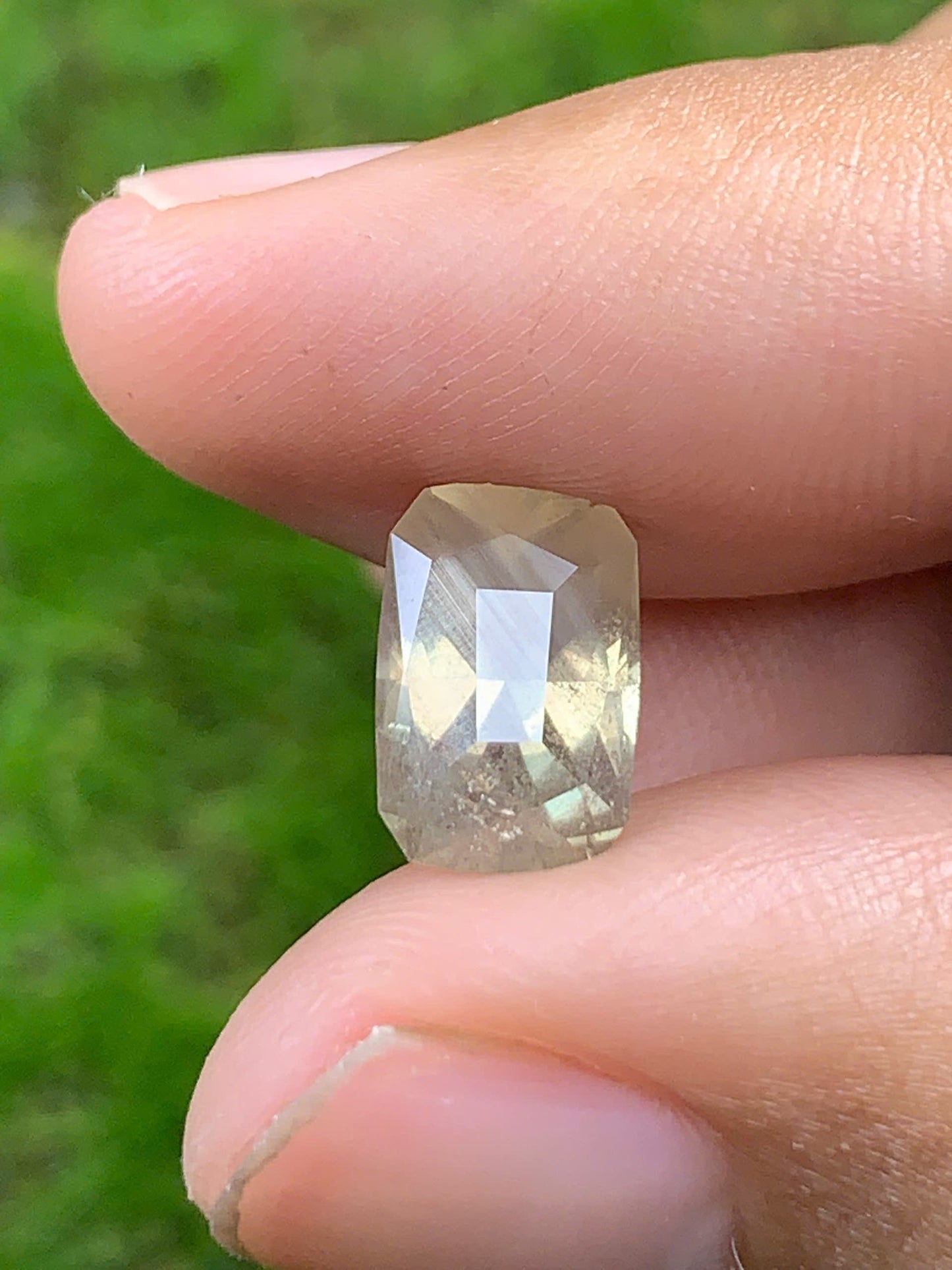 Natural Yellow Sapphire Luc Yen 3.22ct - 01092520