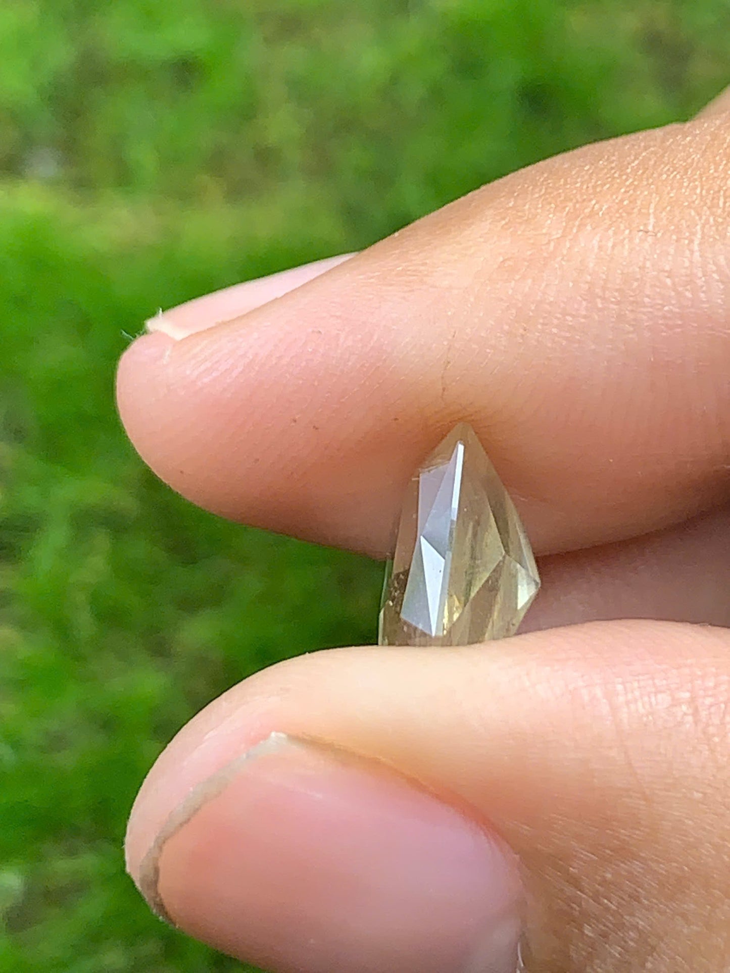 Natural Yellow Sapphire Luc Yen 3.22ct - 01092520