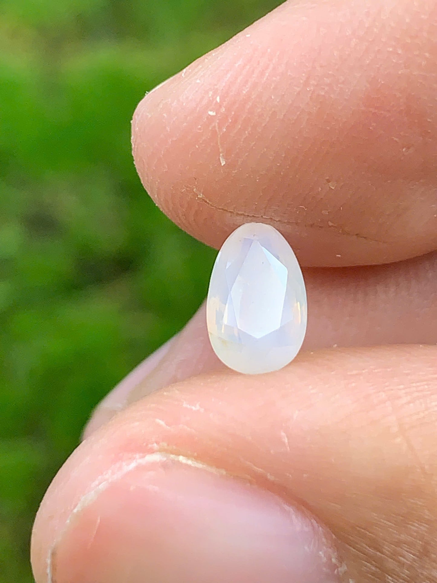 Natural White sapphire LụcYên 0.99ct_ 10092510