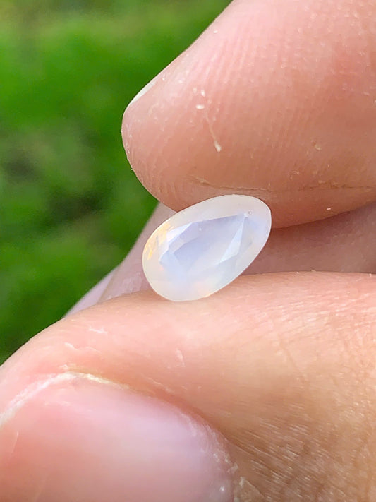 Natural White sapphire LụcYên 0.99ct_ 10092510