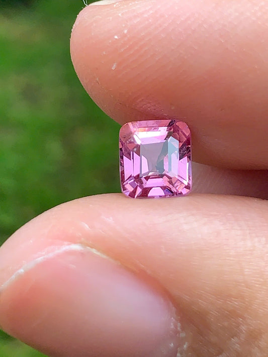 Natural pink spinel LucYen 0.9ct - 10092522