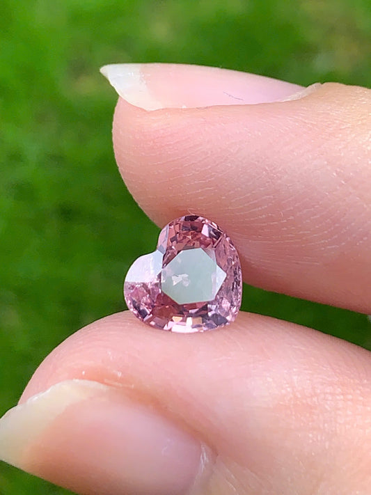 Natural spinel heart shape LucYen 1.25ct - 12092517