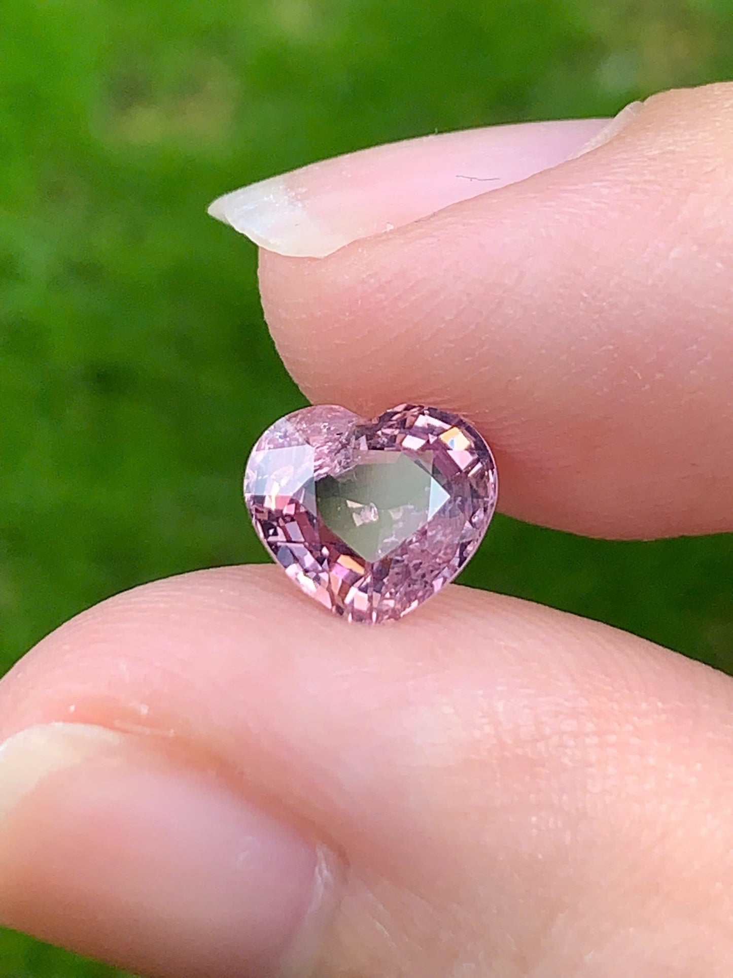 Natural spinel heart shape LucYen 1.25ct - 12092517