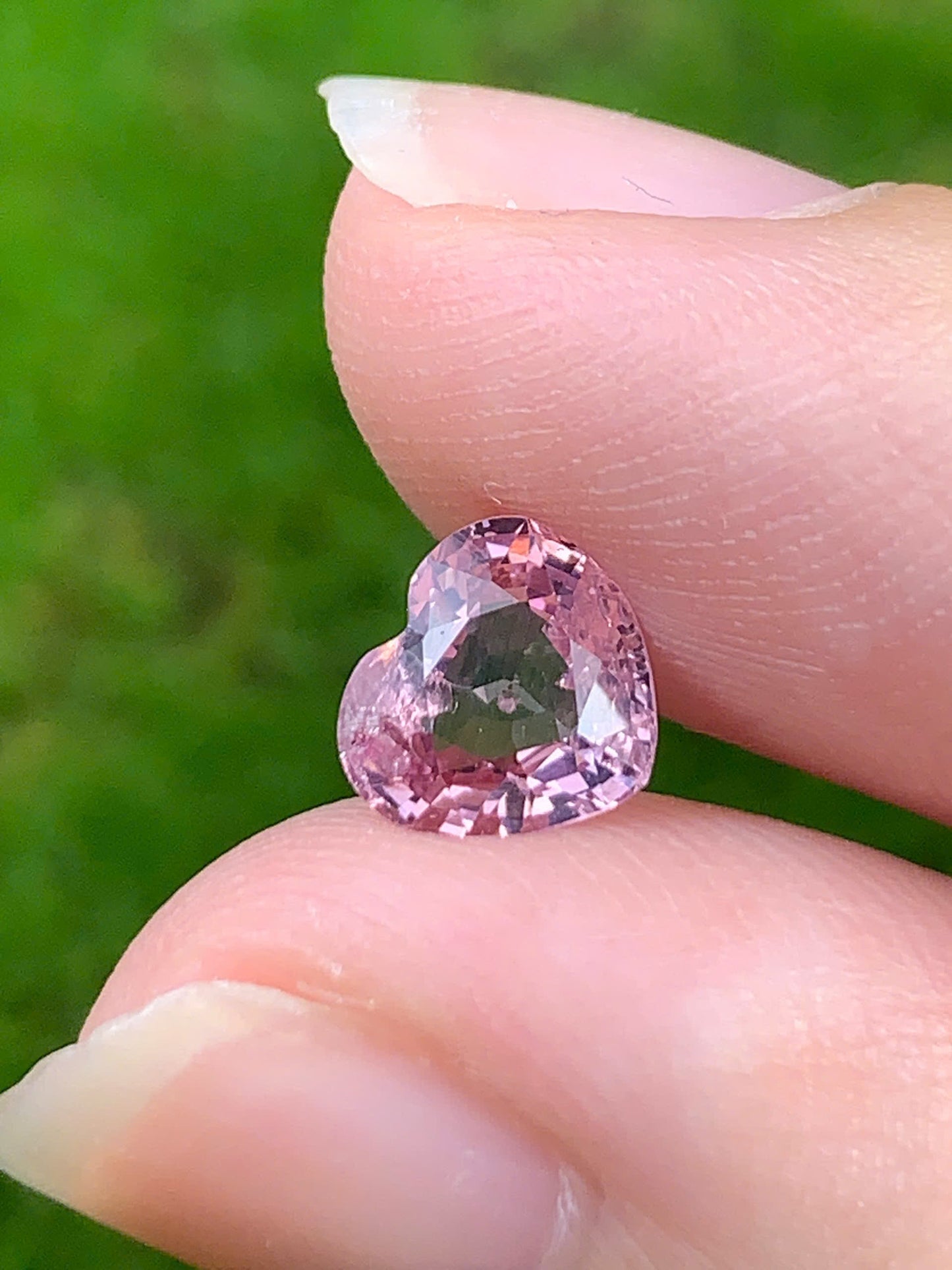 Natural spinel heart shape LucYen 1.25ct - 12092517
