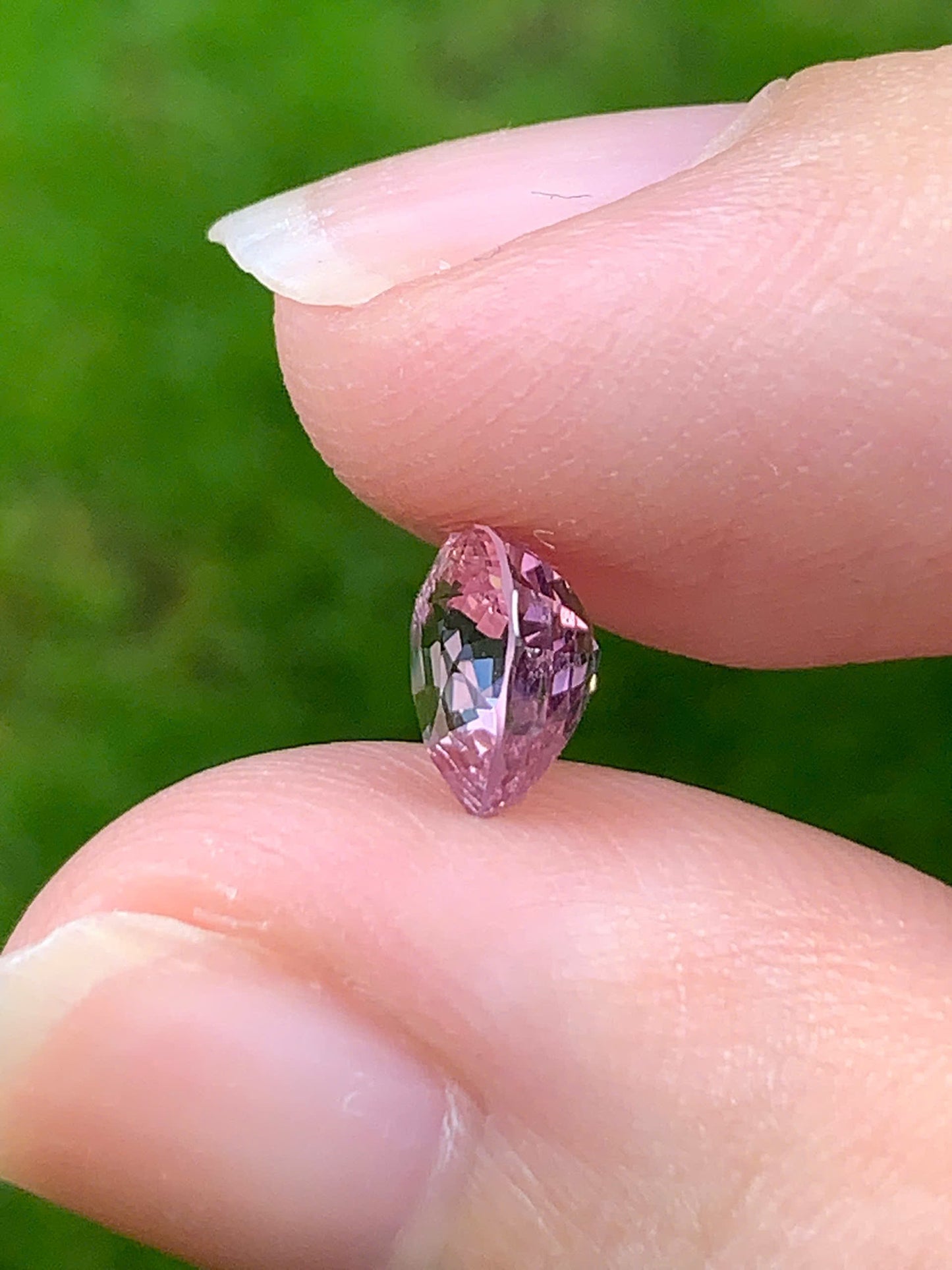 Natural spinel heart shape LucYen 1.25ct - 12092517