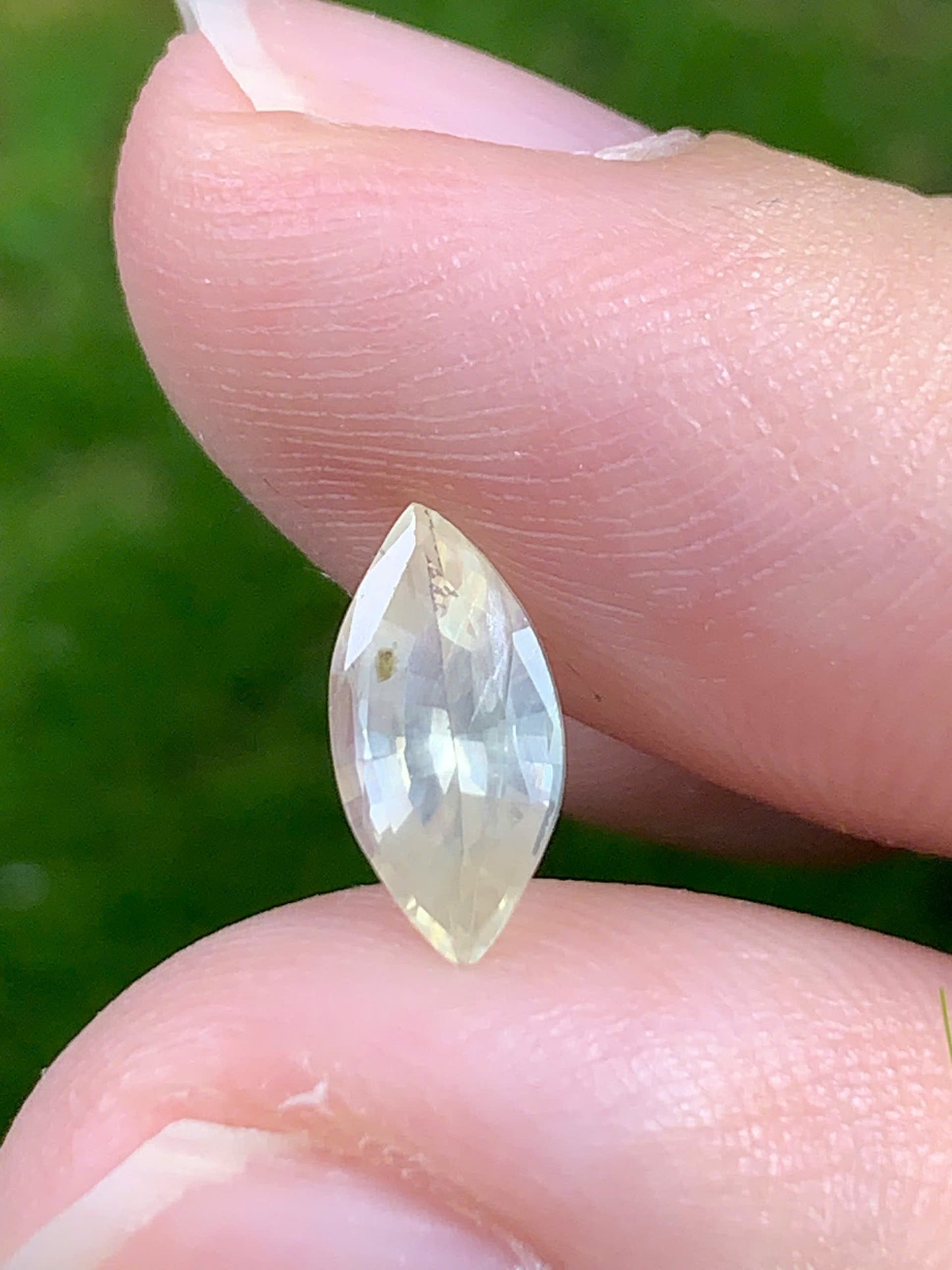 Natural White sapphire LụcYên 0.47ct_ 18092512