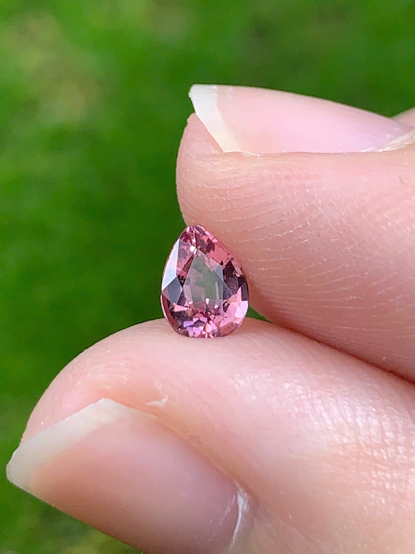 Natural purple pink spinel LucYen 0.68ct - 18092516