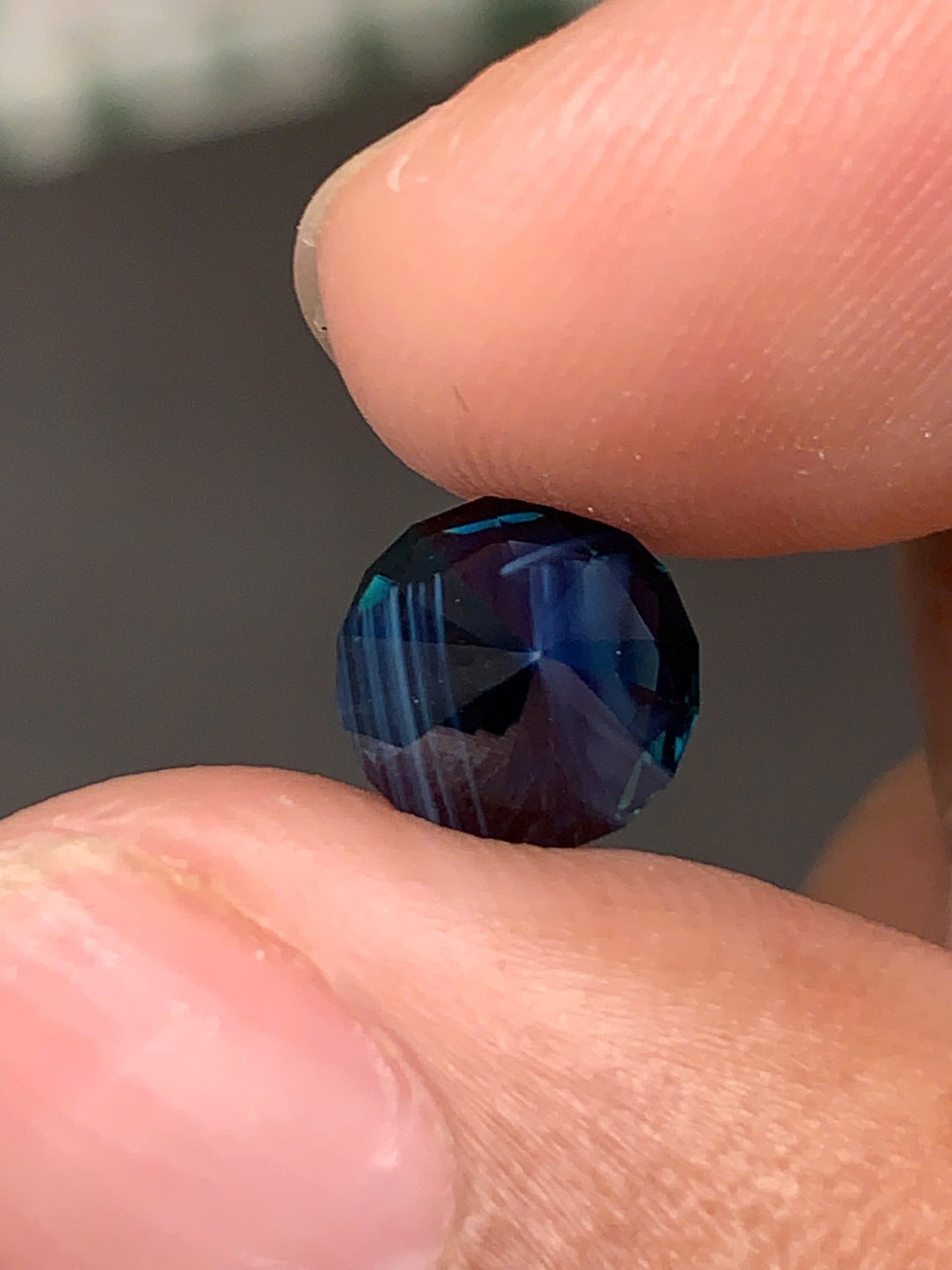 Natural Royal blue sapphire _ 19092524