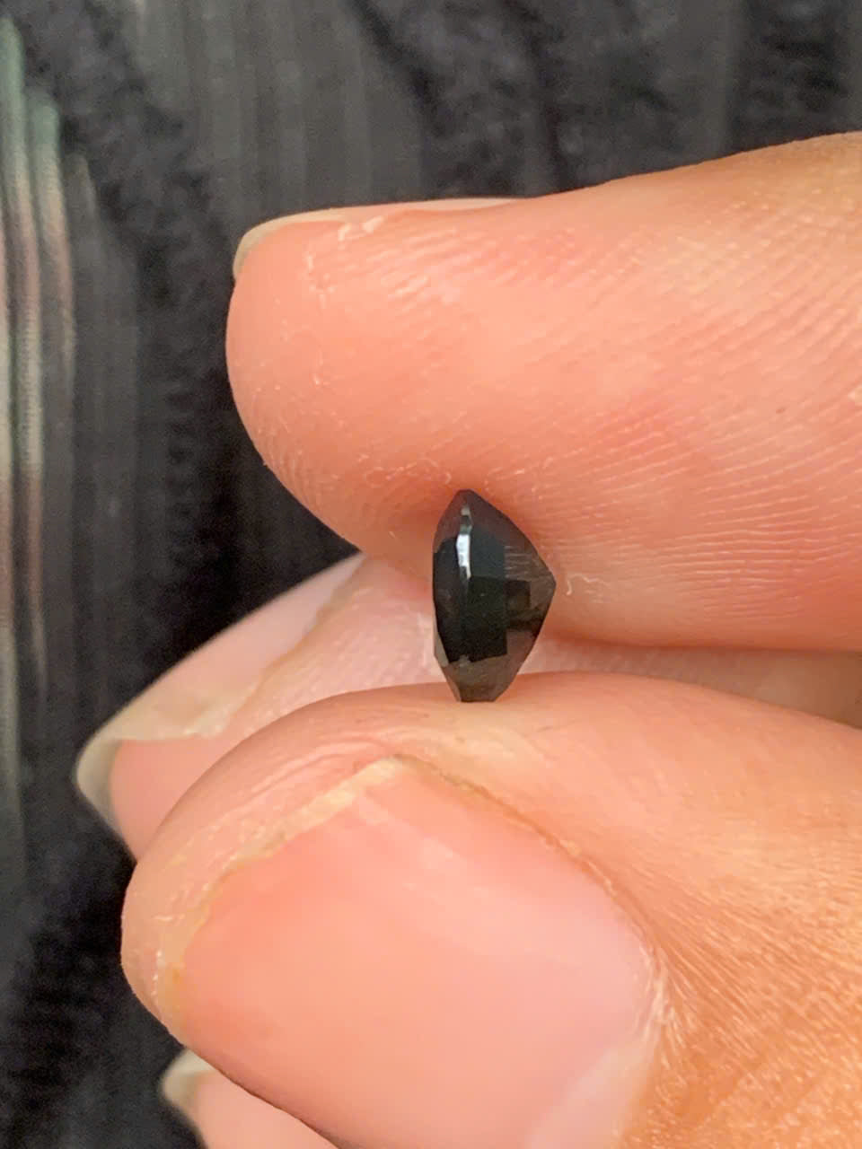 Natural Green heart Sapphire 0.865ct _ 02102513