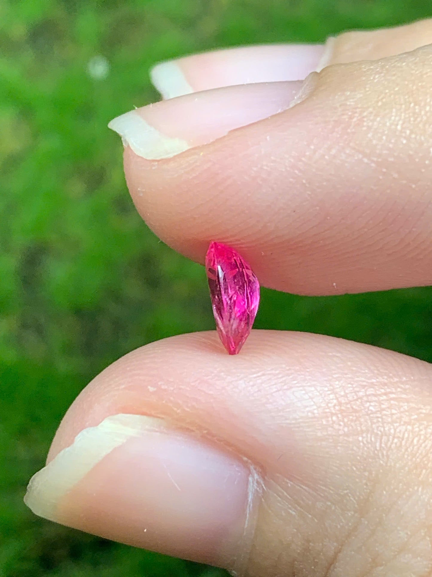 Natural hot pink spinel 0.57ct _ 10102529