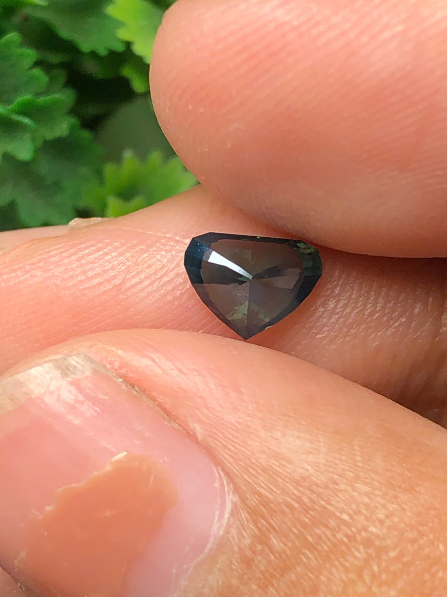 Natural heart green Sapphire LucYen 0.88ct _ 09112505