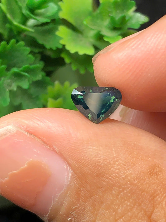 Natural heart green Sapphire LucYen 0.88ct _ 09112505