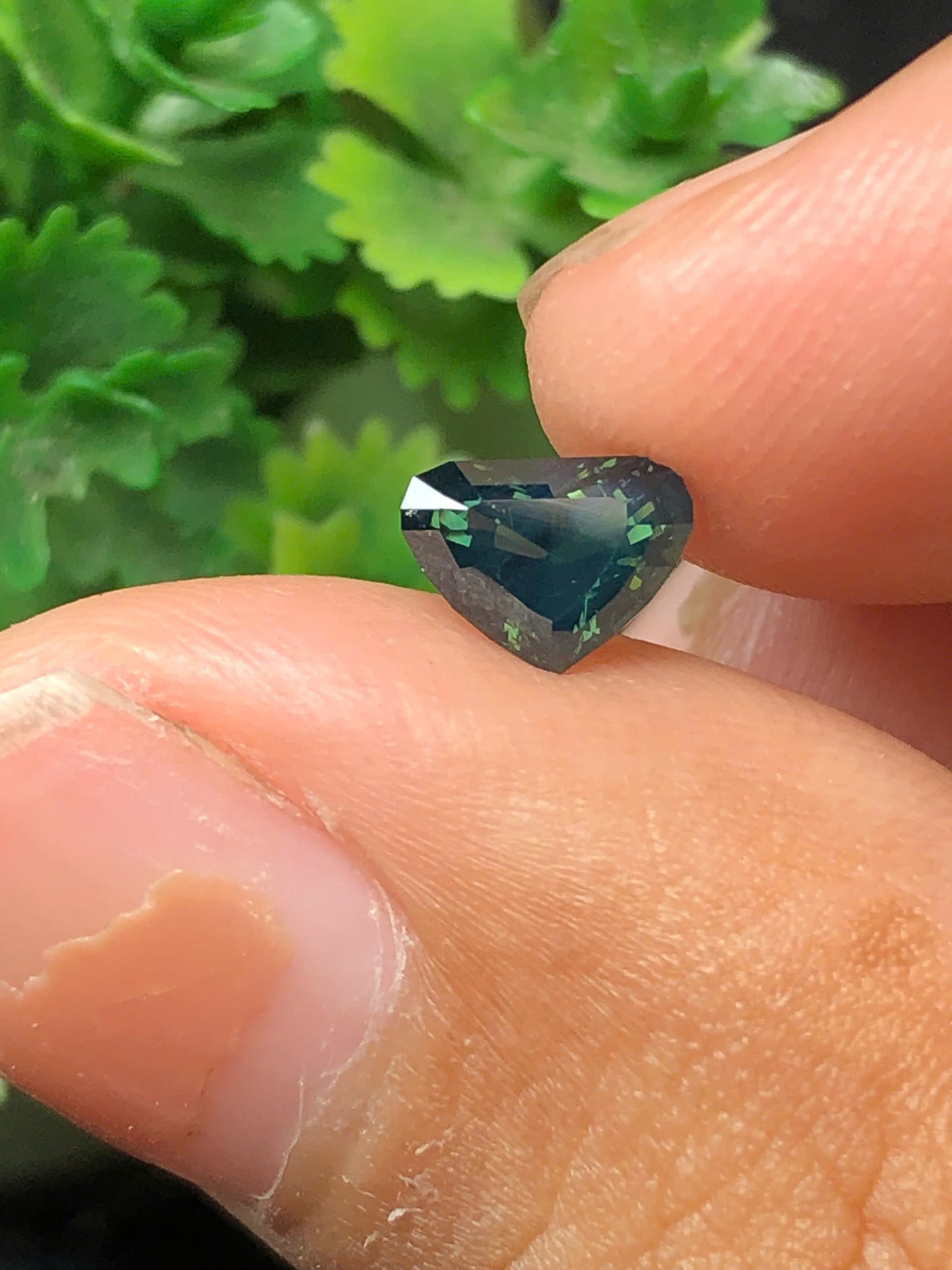 Natural heart green Sapphire LucYen 0.88ct _ 09112505