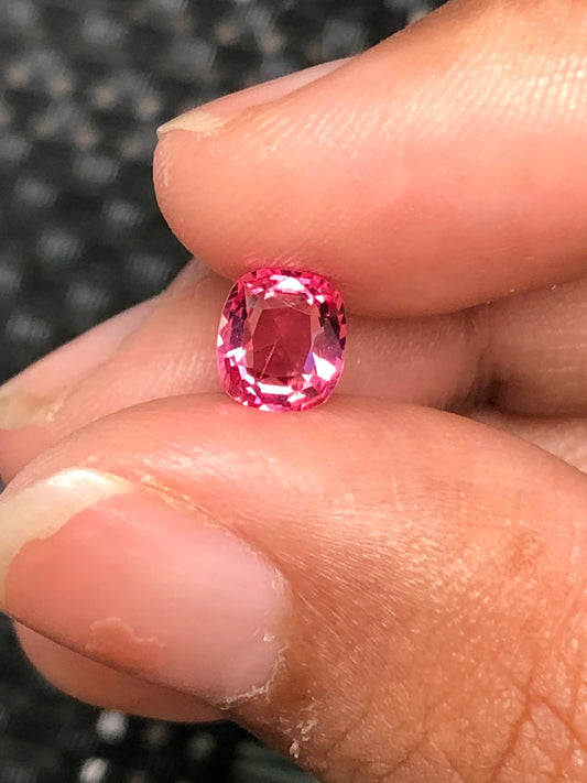 Natural Orangish Red spinel LucYen 0.97ct - 19112532