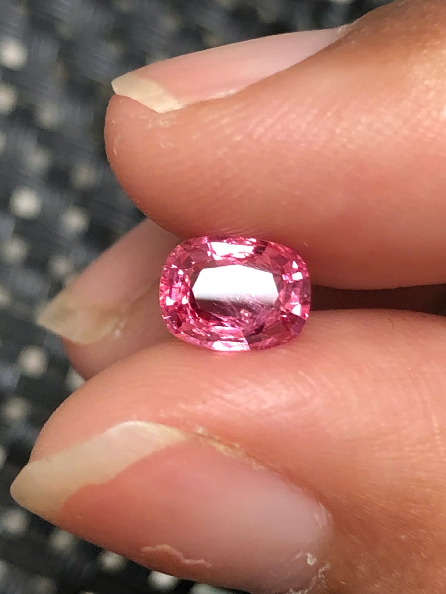 Natural Orangish Pink spinel LucYen 1.0ct - 19112535