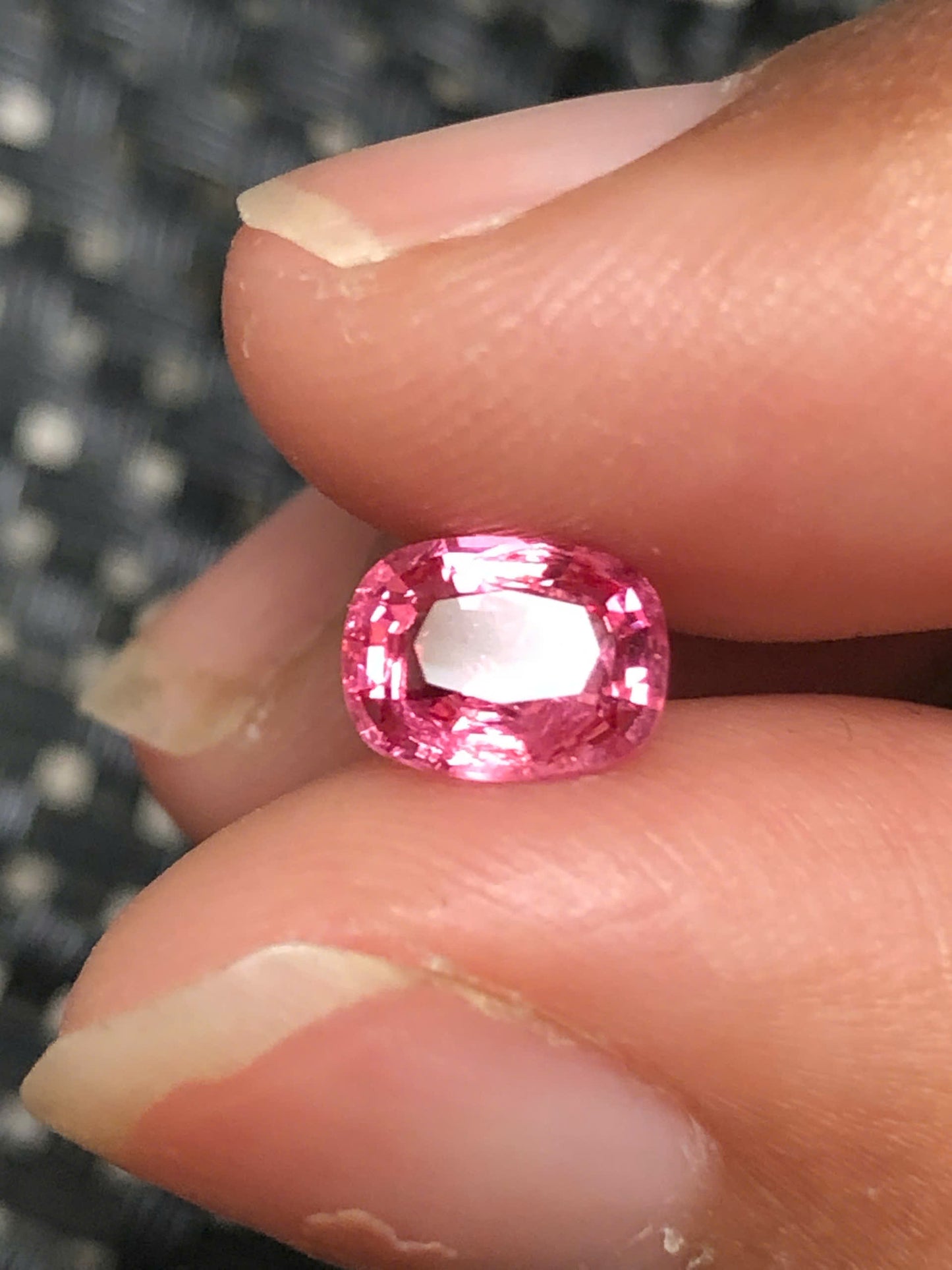 Natural Orangish Pink spinel LucYen 1.0ct - 19112535