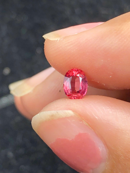 Natural Redish orange Spinel LucYen 0.41ct - 30112507