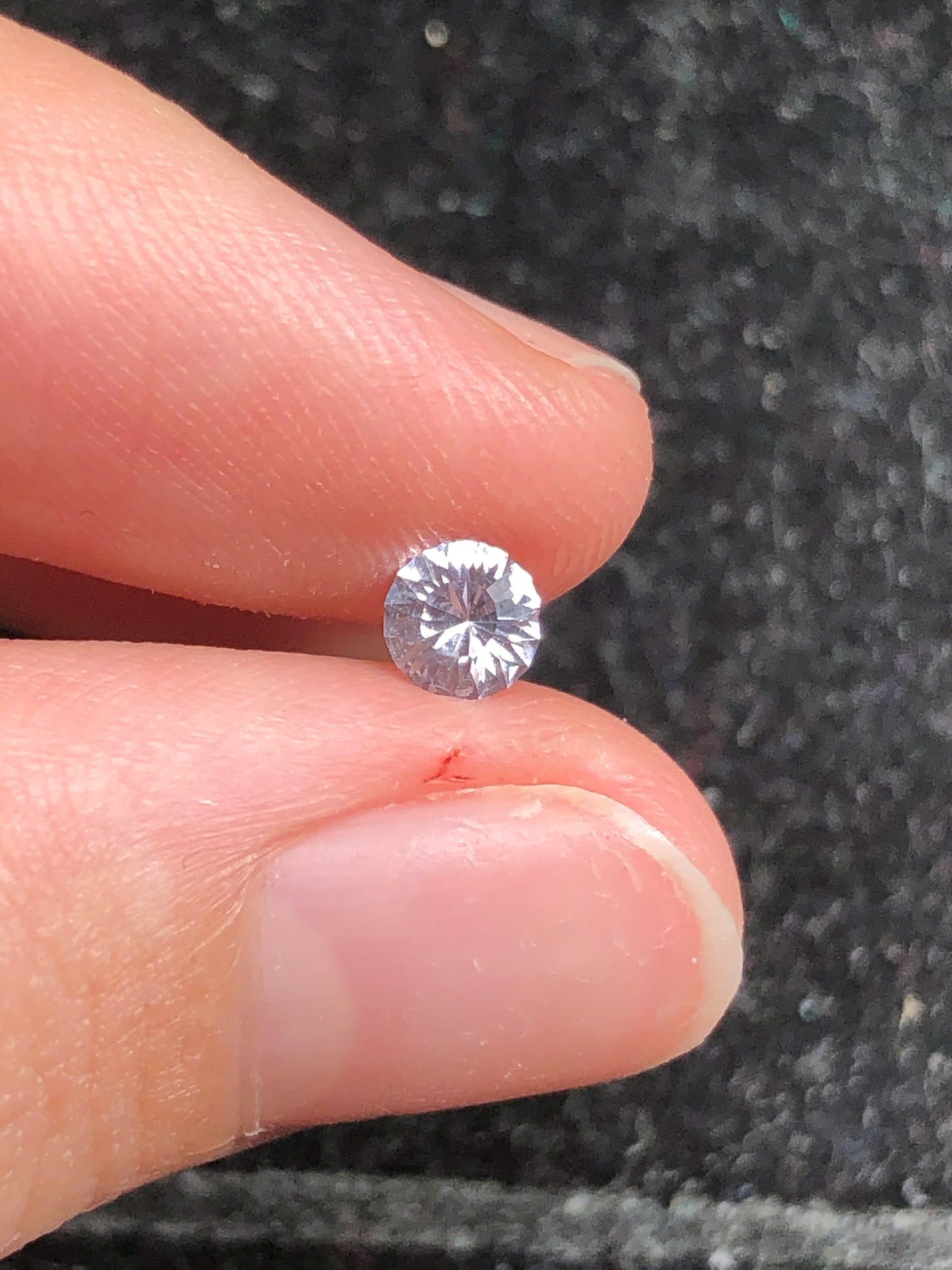 Natural White Spinel LucYen 0.27ct - 29072529