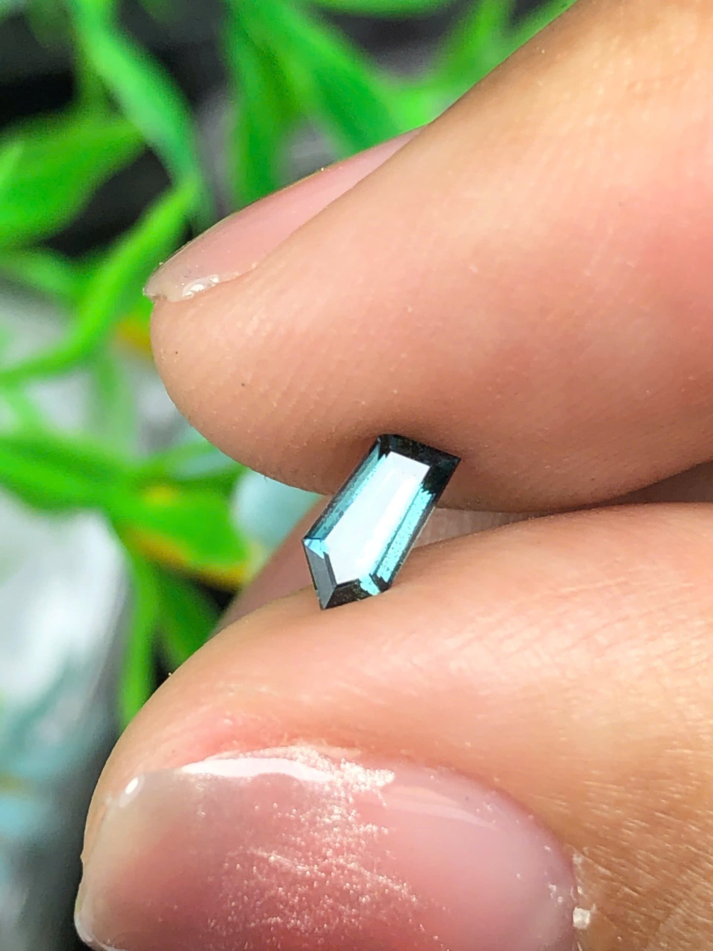 Natural Green sapphire LucYen _ 21012601