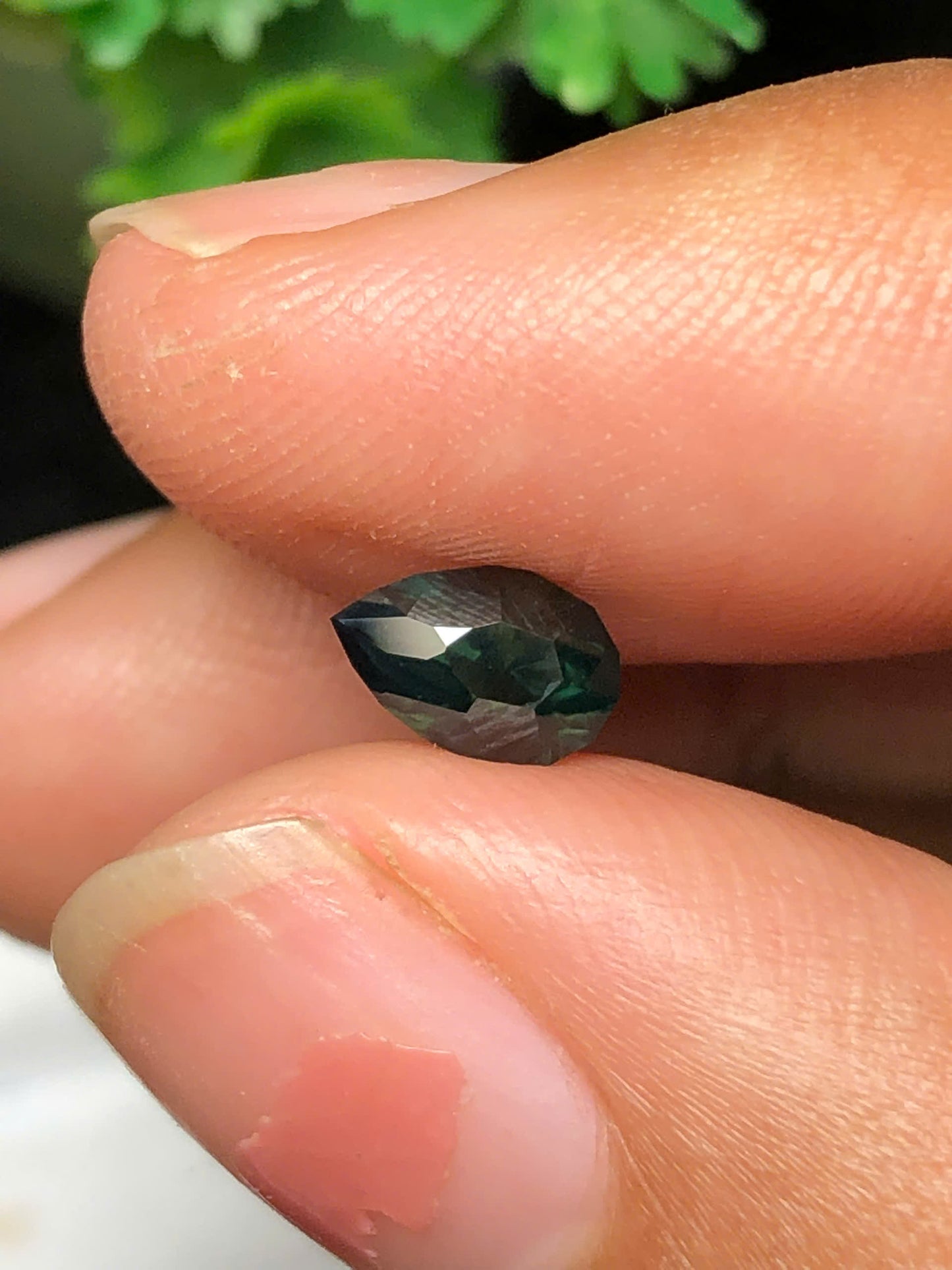 Natural green sapphire Lucyen 0.95ct_121211HG