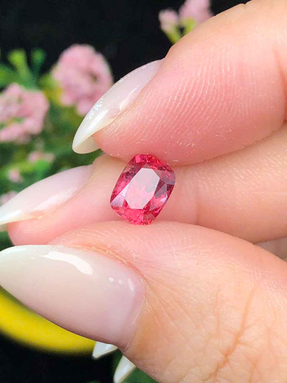 Natural red spinel Lucyen 1,32ct _011213HG