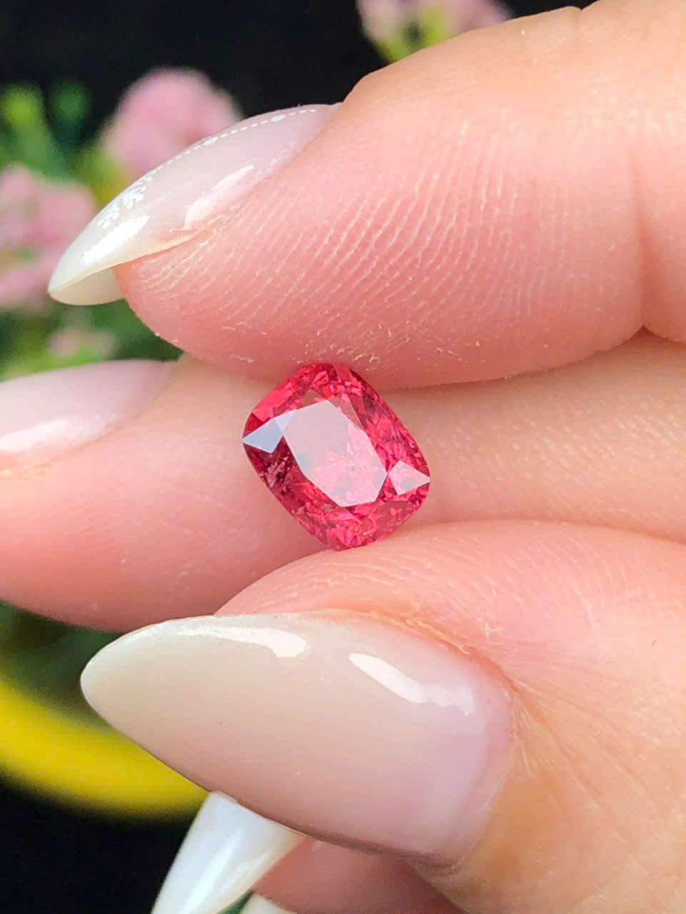 Natural red spinel Lucyen 1,32ct _011213HG