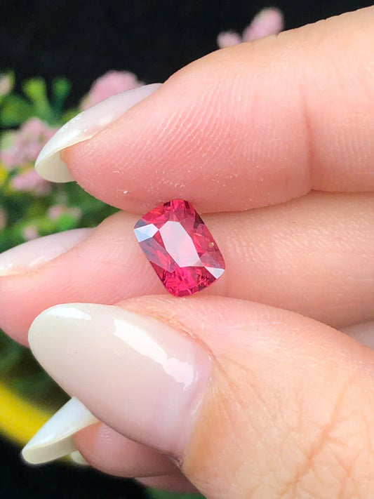 Natural red spinel Lucyen 1,67ct _011212HG