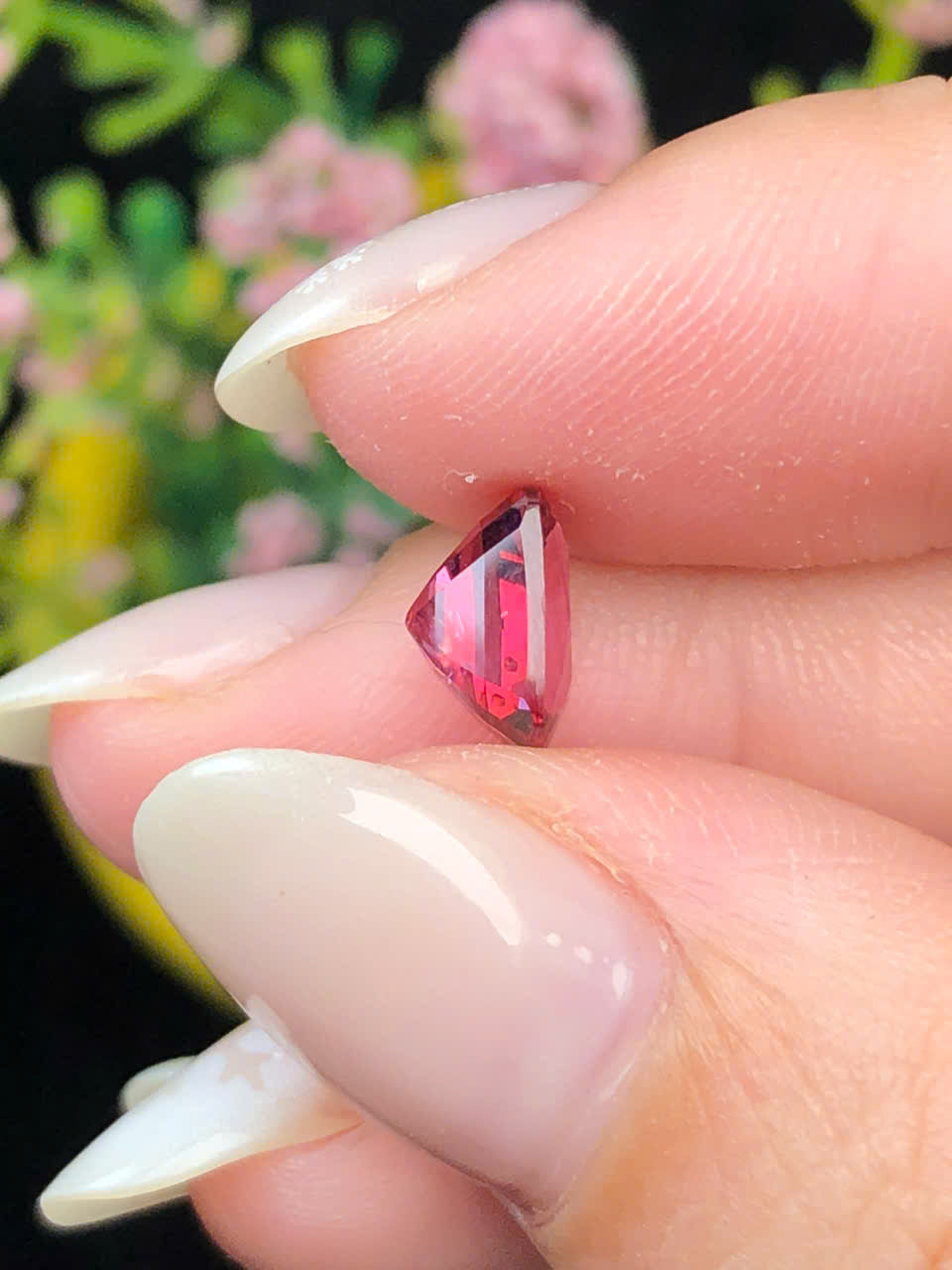 Natural red spinel Lucyen 1,67ct _011212HG