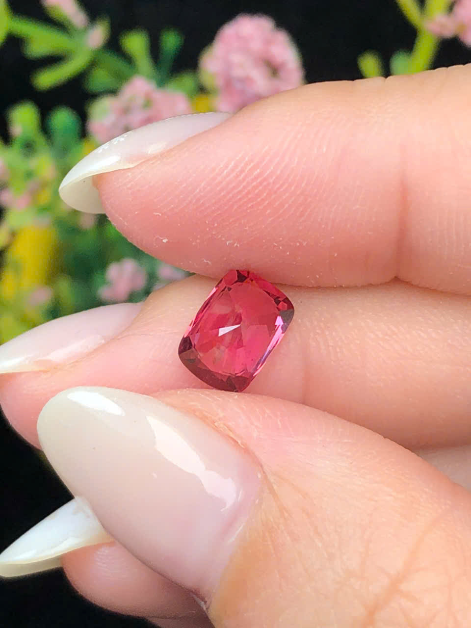 Natural red spinel Lucyen 1,67ct _011212HG
