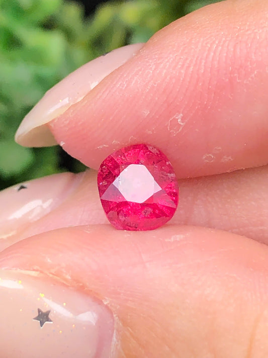 Natural red pink spinel- there is inclusion inside LucYen 1,45ct   - 010504HG