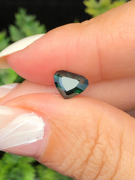 Natural Green sapphire Lucyen 1,49ct _210104HG