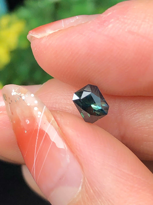 Natural green sapphire Phan thiet 0.83ct _06062617HG
