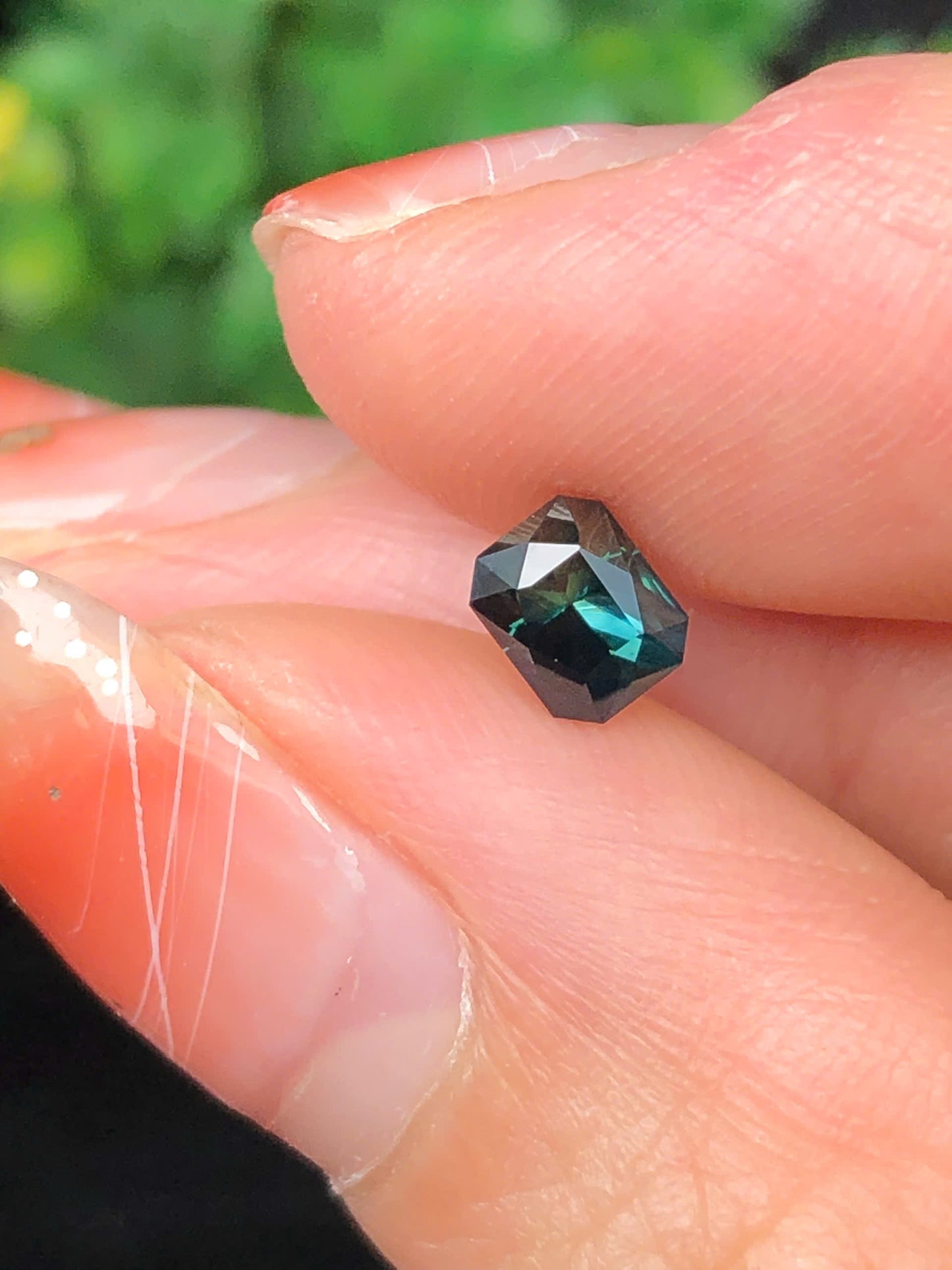 Natural green sapphire Phan thiet 0.83ct _06062617HG