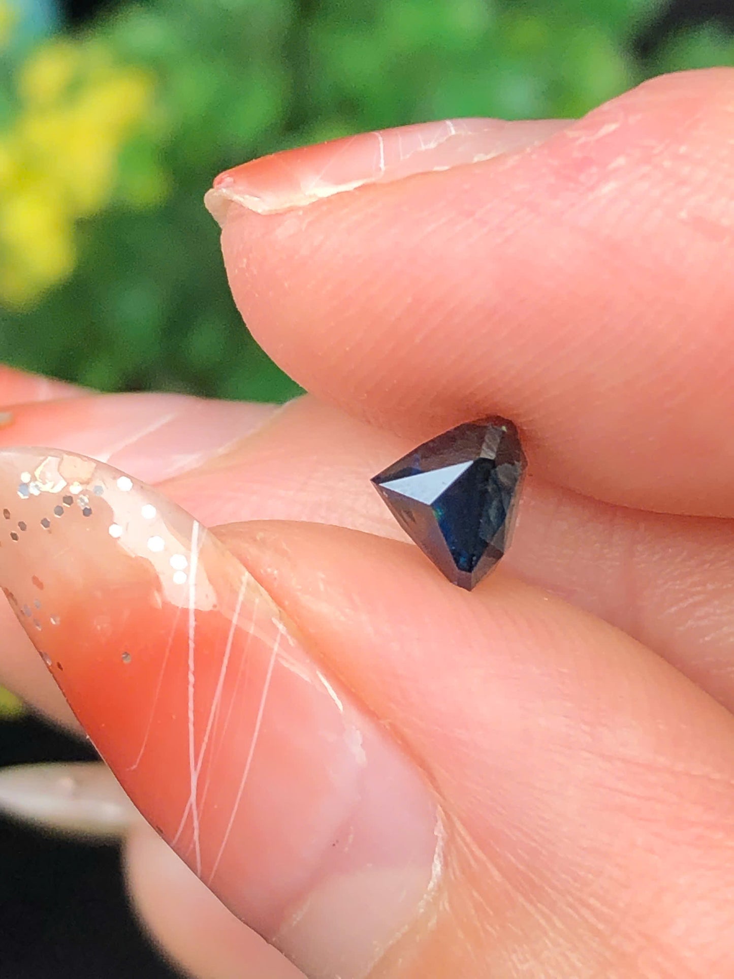 Natural green sapphire Phan thiet 0.83ct _06062617HG