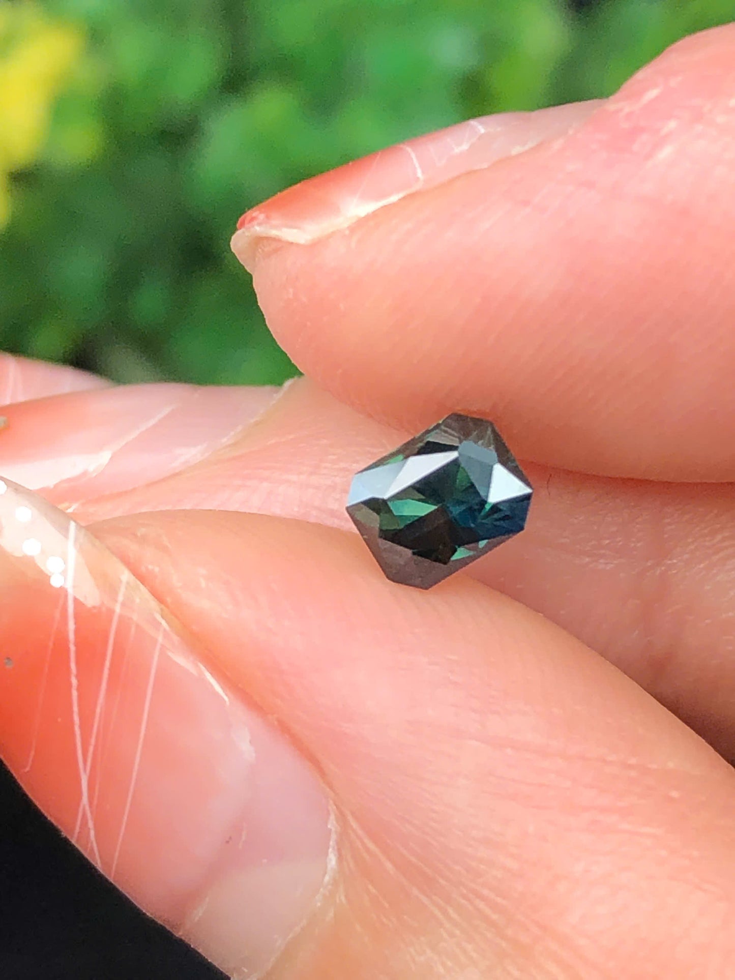 Natural green sapphire Phan thiet 0.83ct _06062617HG