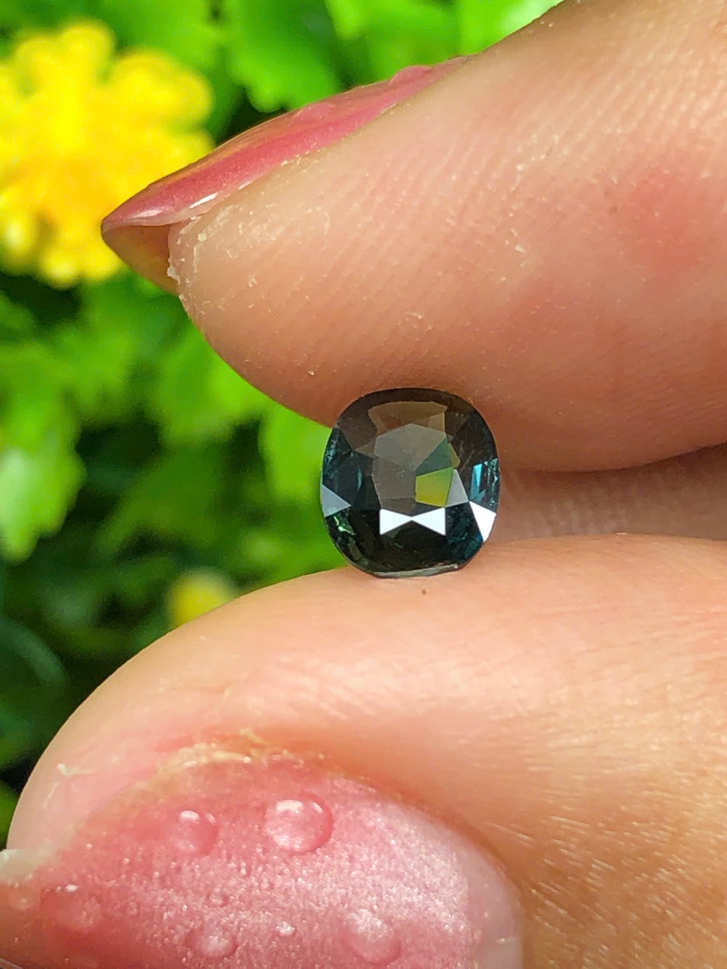 Natural Green sapphire Phan Thiet 0.65ct_09062628HG