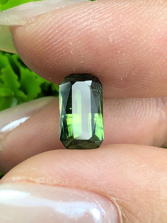 Natural Green sapphire Phan Thiet  2.35ct_ 30062632 HG
