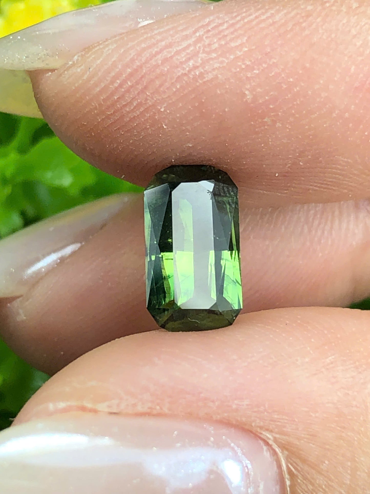 Natural Green sapphire Phan Thiet  2.35ct_ 30062632 HG