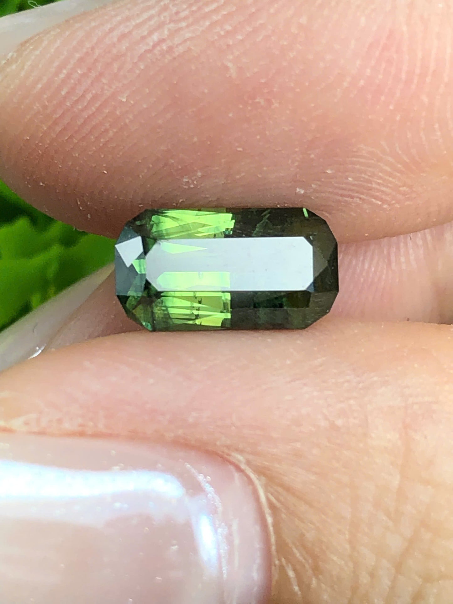 Natural Green sapphire Phan Thiet  2.35ct_ 30062632 HG